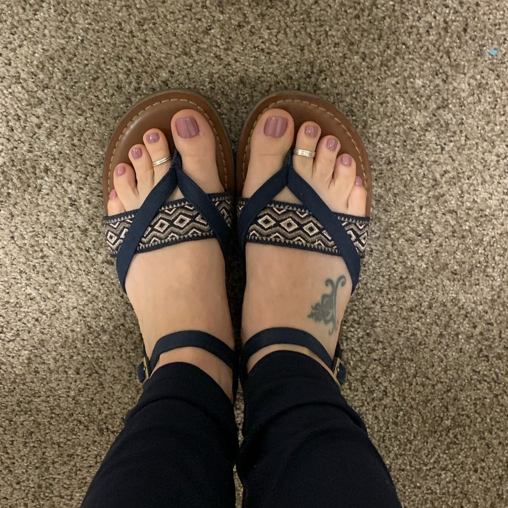 Tom’s Sandals - Picture 4 of 6